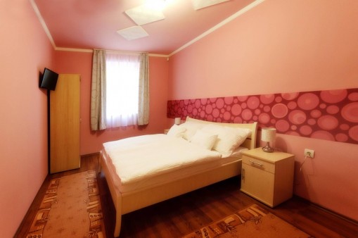   - Gesztenye Apartman Makó