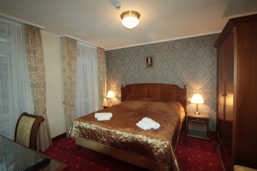   - Mozart Hotel